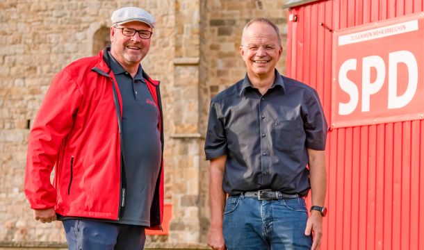 Der Bundestagsabgeordnete Jürgen Coße (l.) und Landtagsabgeordnete Frank Sundermann (beide SPD), beide für den Kreis Steinfurt zuständig, fordern rund 194 Millionen Euro für die Kommunen im Kreis Steinfurt aus dem Sondervermögen des Bundes.