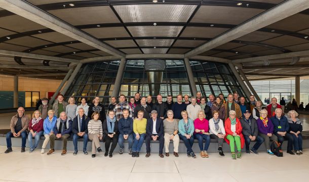 Während der vier Tage in Berlin hat die Gruppe auch den Bundestag besucht und ein Gespräch mit Jürgen Coße, dem Abgeordneten für das Tecklenburger Land und das nördliche Münsterland, geführt, mit dem sie natürlich über das Ende der Ampelkoalition gesprochen haben. Foto: Bundesregierung/StadtLandMensch-Fotografie