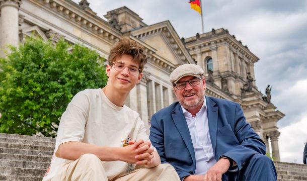 Der 16-jährige Fynn Schreiber aus Ibbenbüren hat ein Stipendium des Parlamentarischen Patenschafts-Programms (PPP) des Deutschen Bundestags und des Kongresses der Vereinigten Staaten bekommen, mit dem er ein Jahr in den USA verbringt.  Betreut wird Fynn von dem SPD-Bundestagsabgeordneten für das Tecklenburger Land, Jürgen Coße.