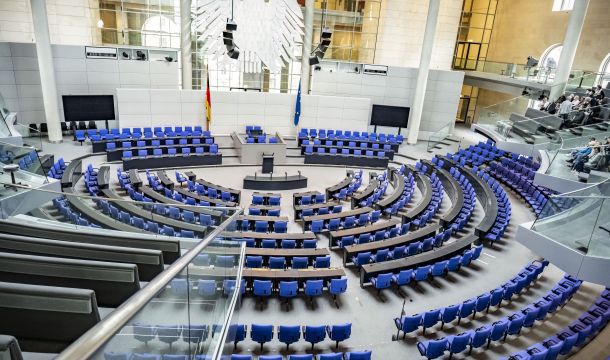 Jugendliche zwischen 16 und 20 Jahren haben die Möglichkeit, vom 10. bis 12. November an einem Planspiel im Bundestag teilzunehmen.