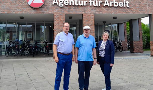 SPD-Bundestagsabgeordneter Jürgen Coße im Gespräch mit der Agentur für Arbeit Rheine. Vlnr: Herr Zwilling, Herr Coße, Frau Deupmann